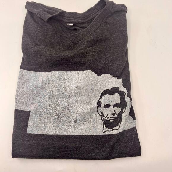 Black and Gray T-Shirt  Abraham Lincoln Nebraska Medium - Picture 1 of 1